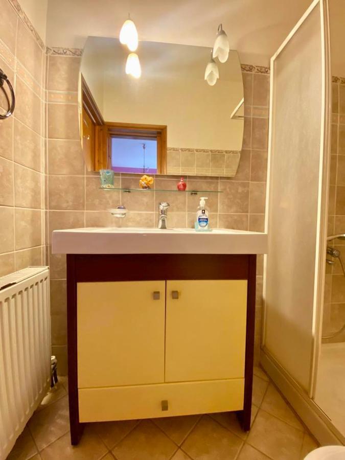 Dora'S Nest 5' Min From The Airport. Apartment Spata  Exterior photo